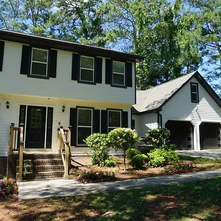 Beautiful & Large Newly Renovated 5 Bedroom House.